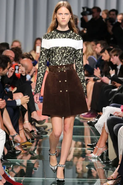 Look 3